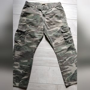 Men's Wrangler Green Camouflage Cargo Pants 36x30